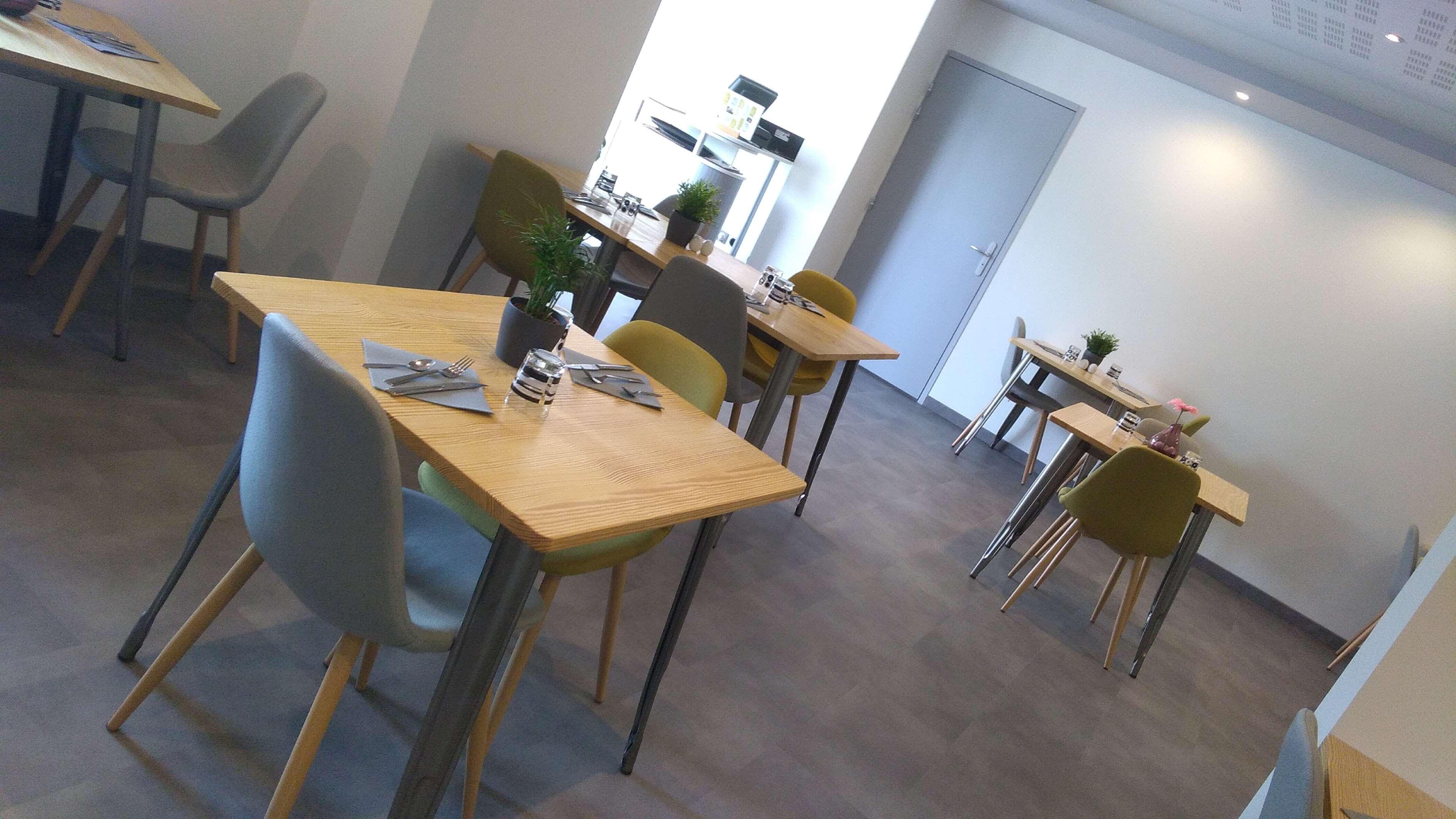 Hotel Kyriad Saint Chely D'apcher - Aire De La Lozere 3*