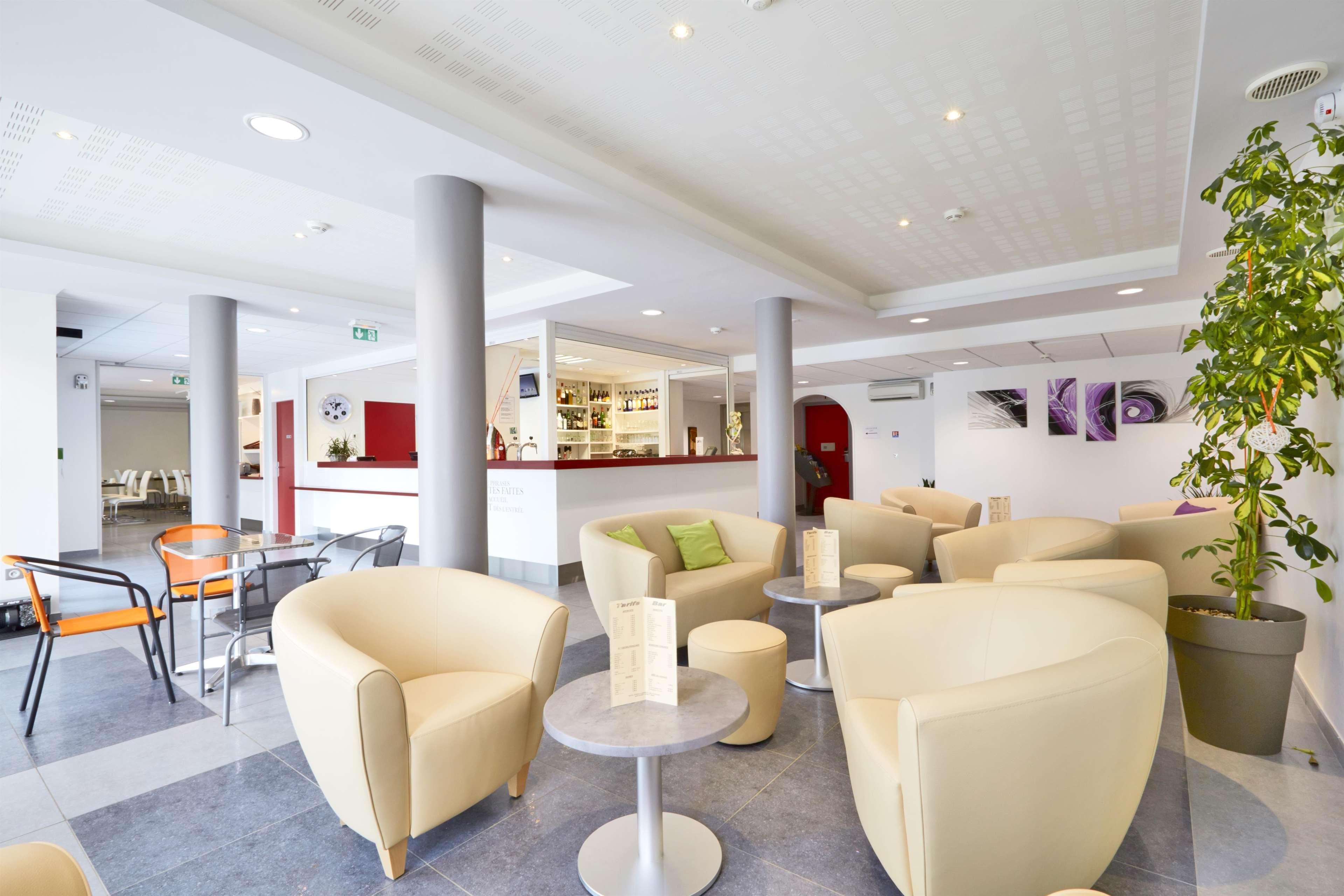 Hotel Kyriad Saint Chely D'apcher - Aire De La Lozere