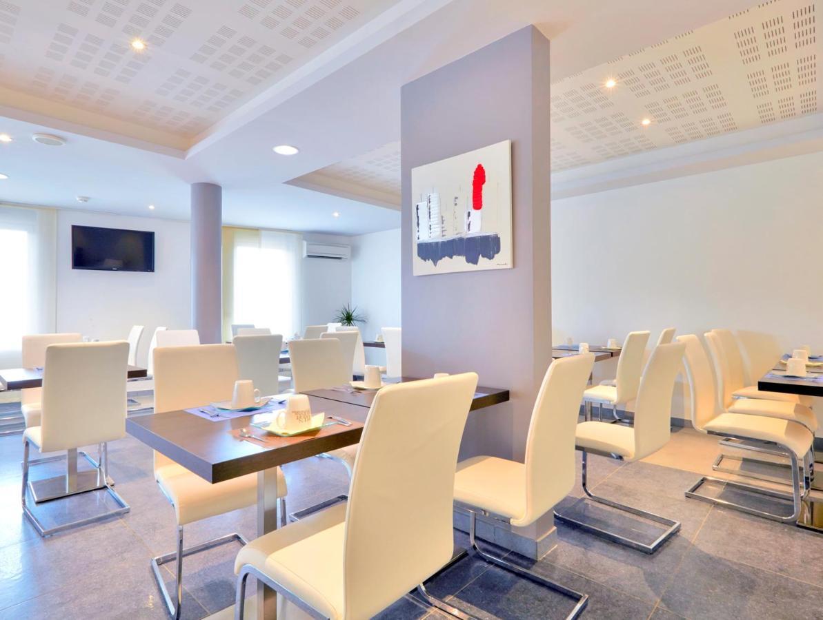 Hotel Kyriad Saint Chely D'apcher - Aire De La Lozere 3*